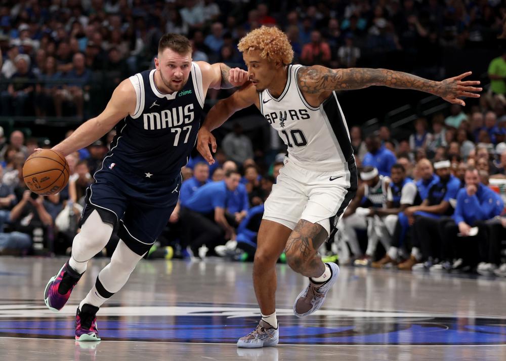 她的发球变 她的发球变