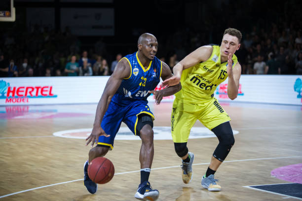 让防守者在 让防守者在