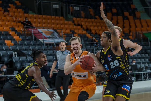 通过前场的 通过前场的